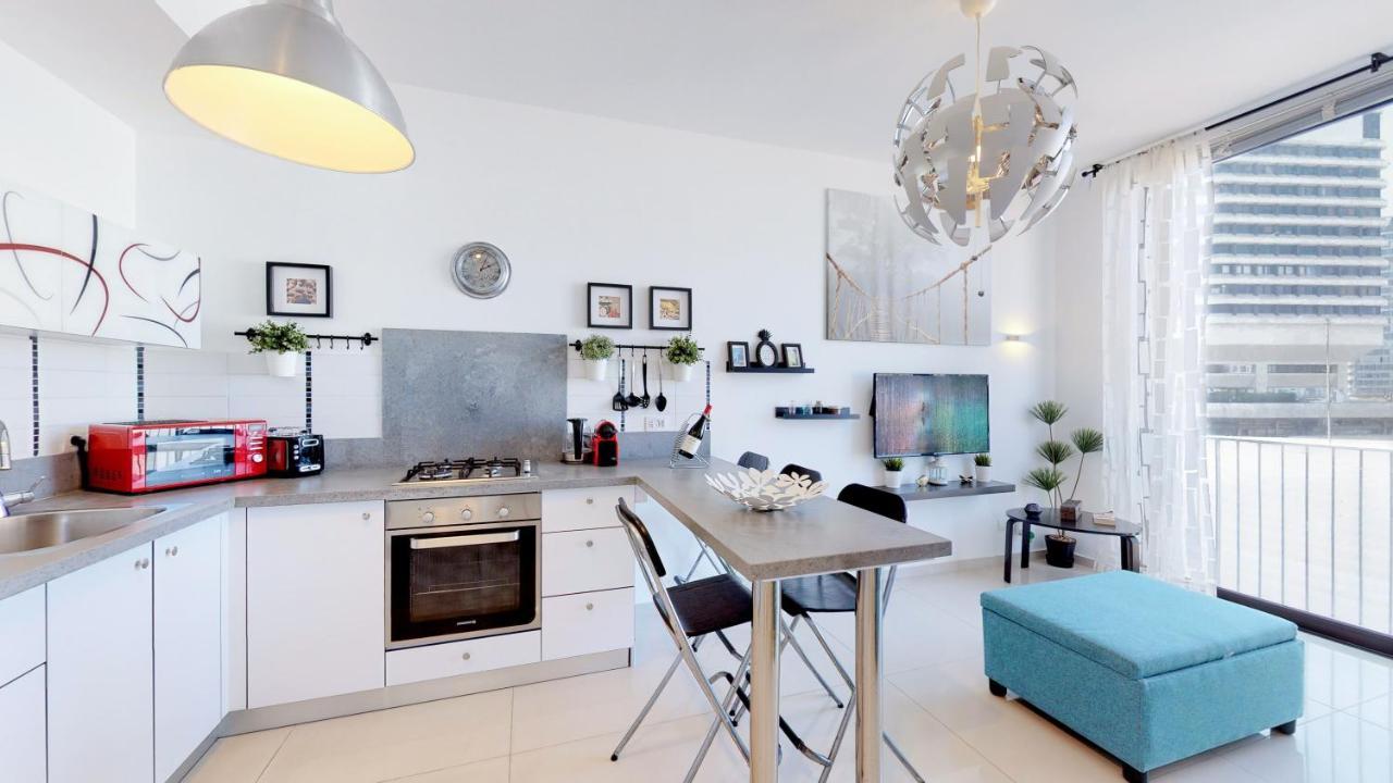 Stylish 1Br Flat For 4 Ppl In Allenby By Holyguest เทลอาวีฟ ภายนอก รูปภาพ
