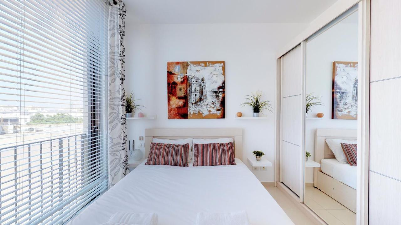 Stylish 1Br Flat For 4 Ppl In Allenby By Holyguest เทลอาวีฟ ภายนอก รูปภาพ